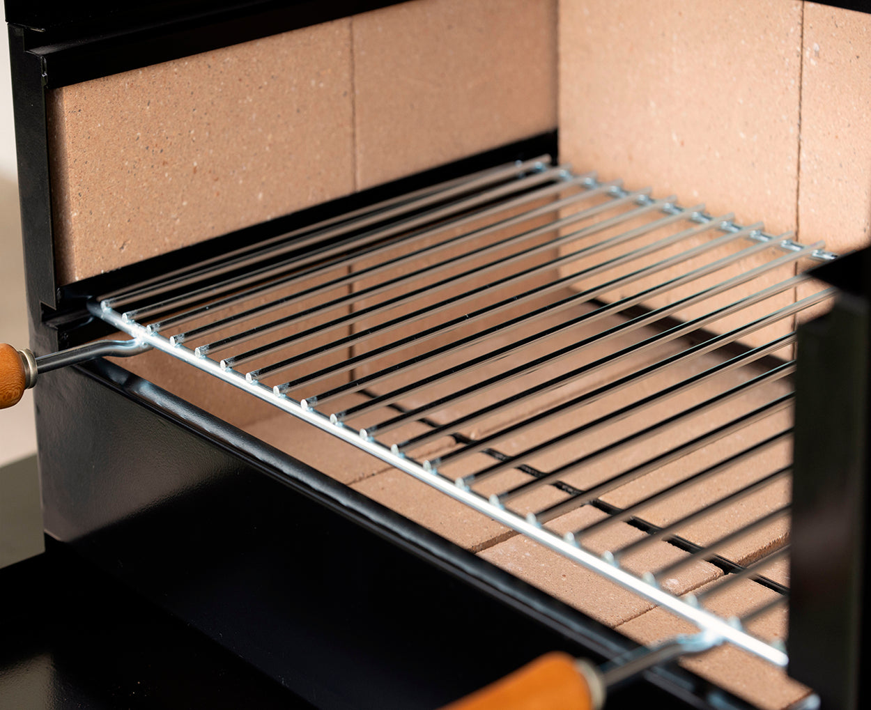 Barbecue en métal et en briques AC88F