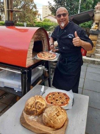 Imagen de Horno de Leña MAXIMUS ARENA Rojo con soporte Atlas Negro